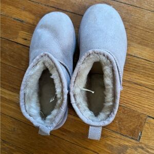 Uggs Ultra Mini in Lavender size 6 Like New